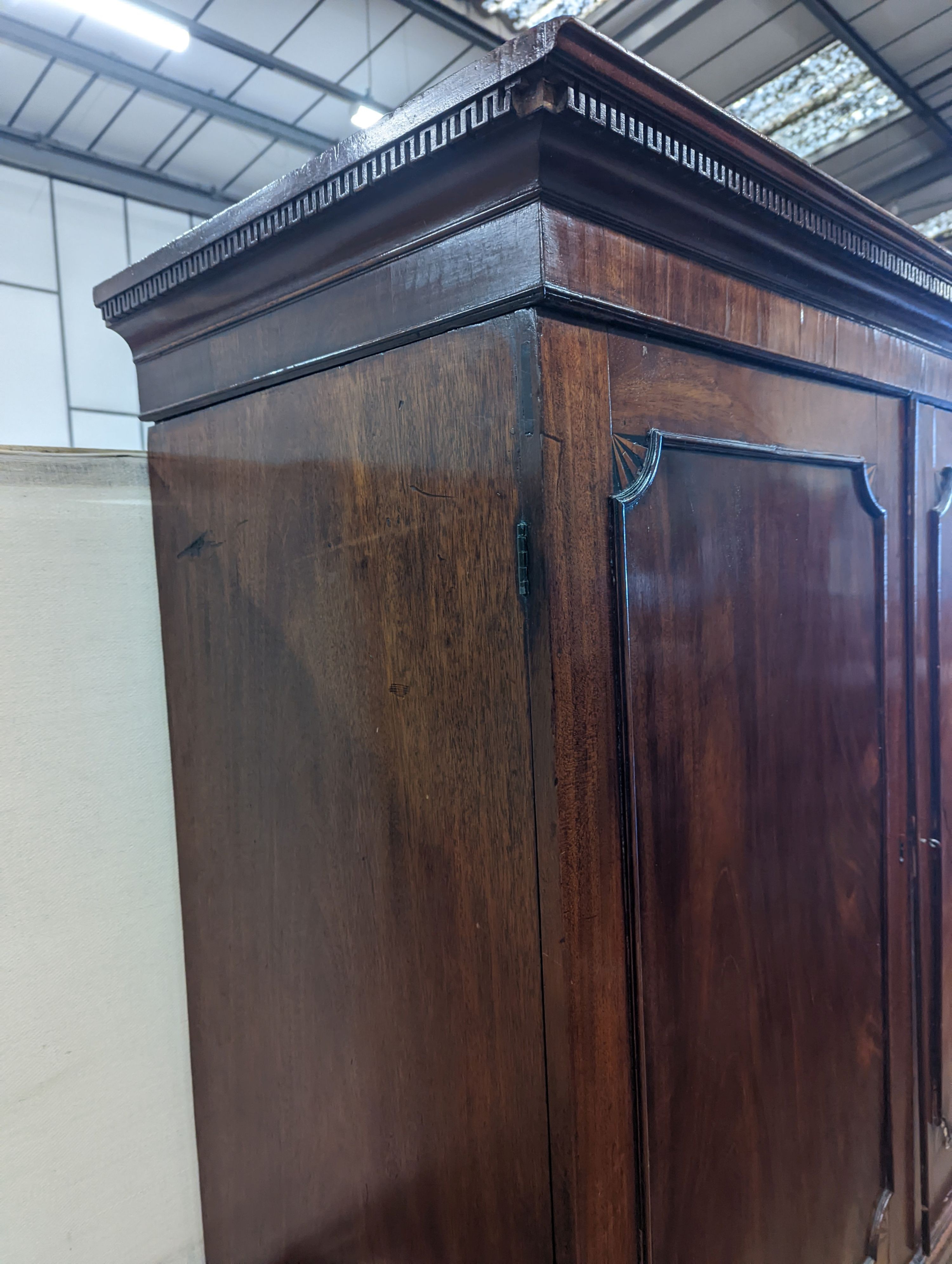 A George III mahogany linen press, width 124cm, depth 56cm, height 195cm